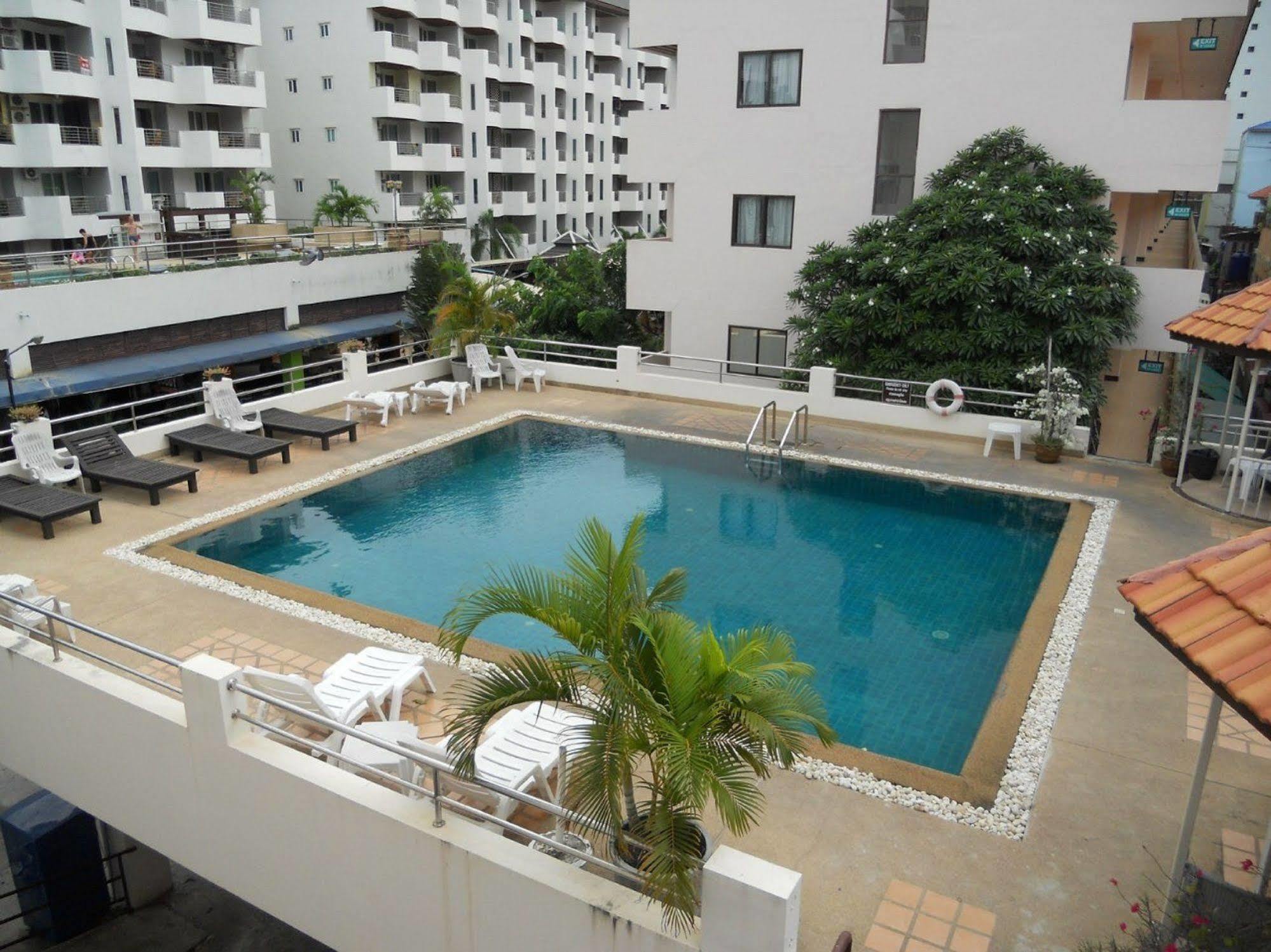 Jomtien Good Luck Apartment Bagian luar foto