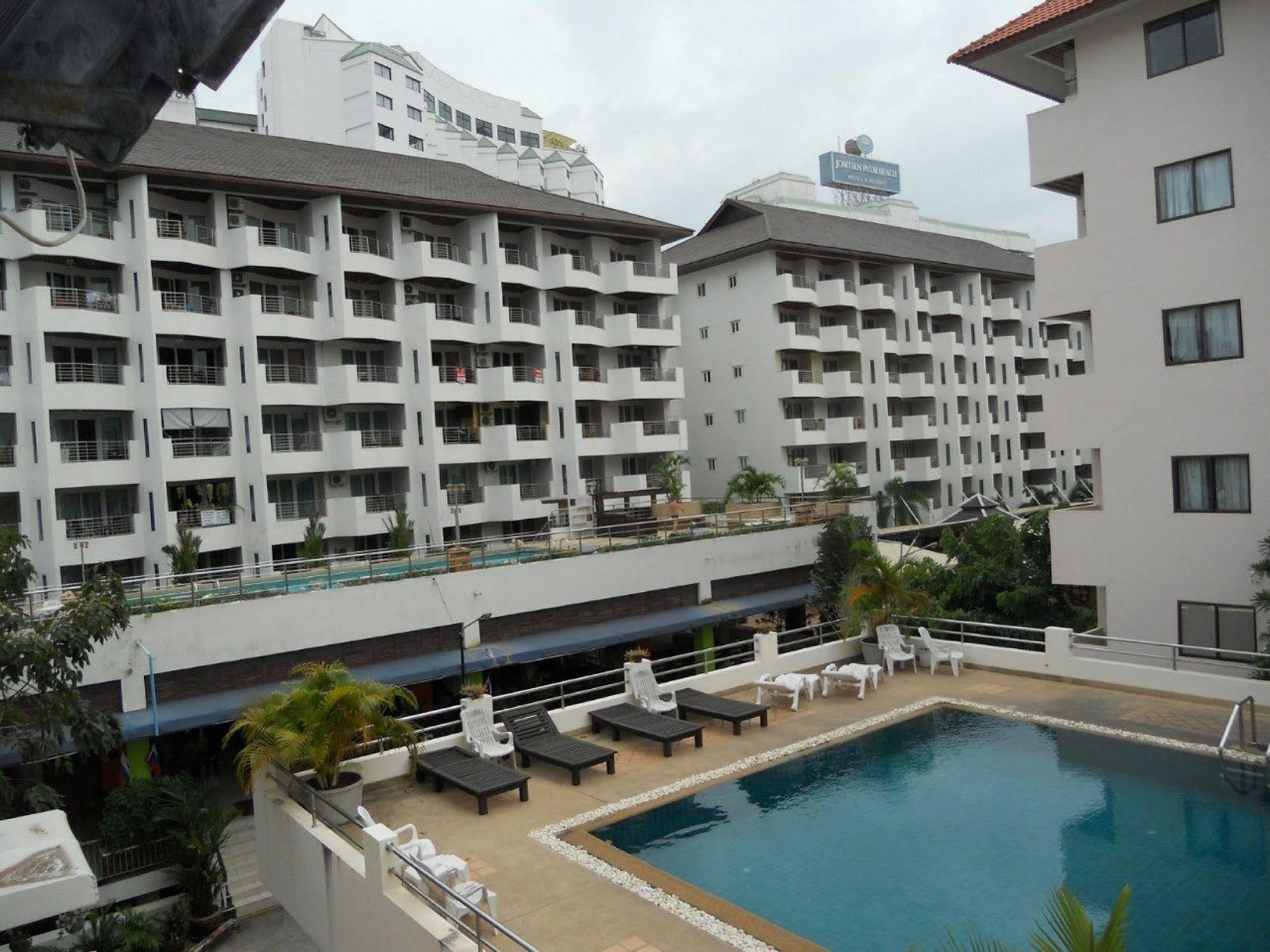 Jomtien Good Luck Apartment Bagian luar foto