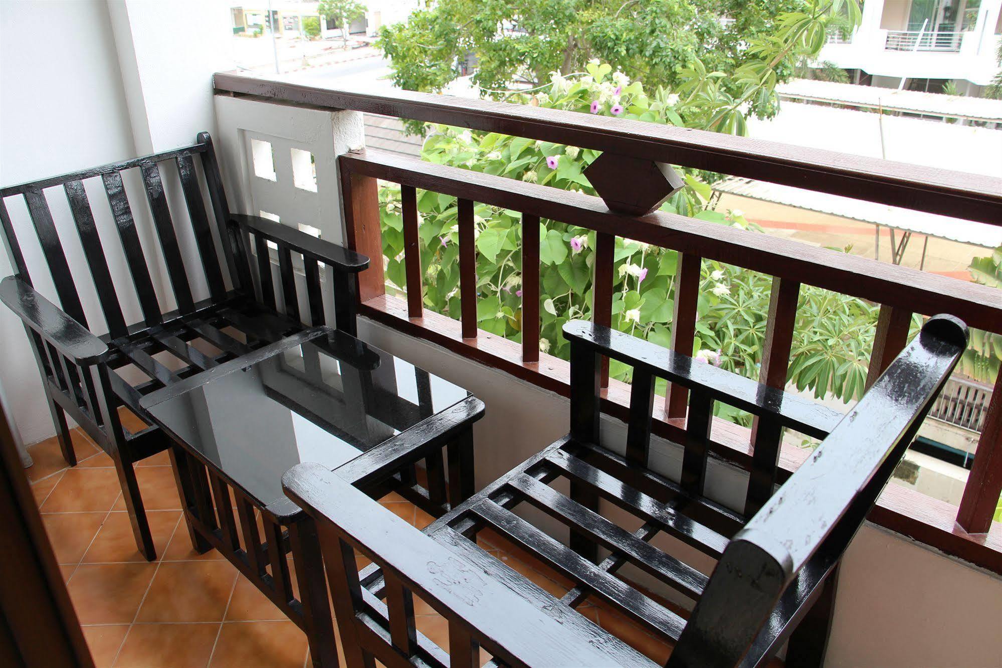 Jomtien Good Luck Apartment Bagian luar foto